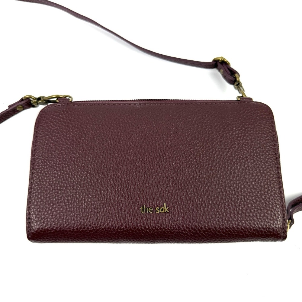 The Sak Iris Crochet Crossbody Smartphone Wallet Burgundy Leather Knit Used Once - Picture 4 of 9